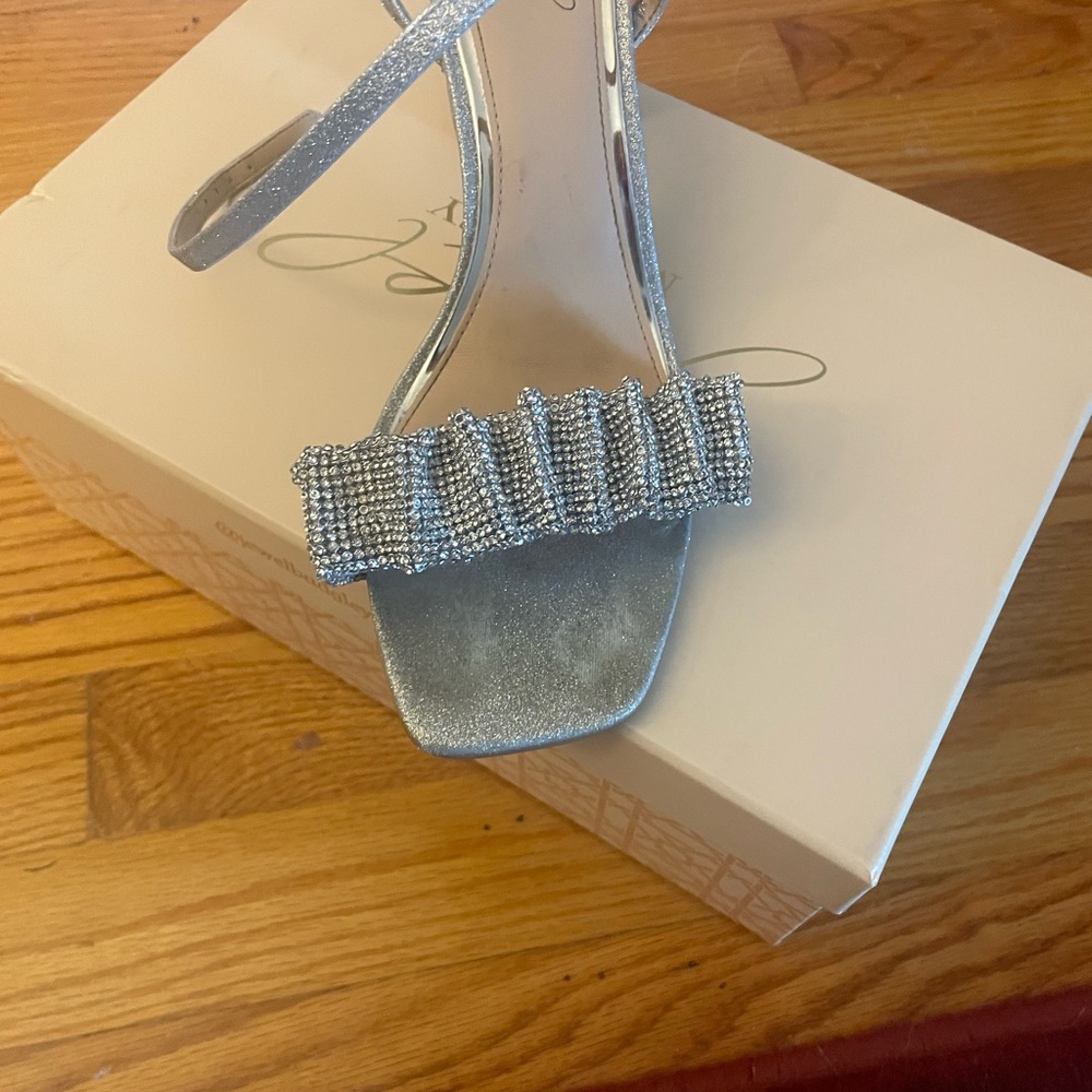 Badgley Mischka jewel collection Rita size 8